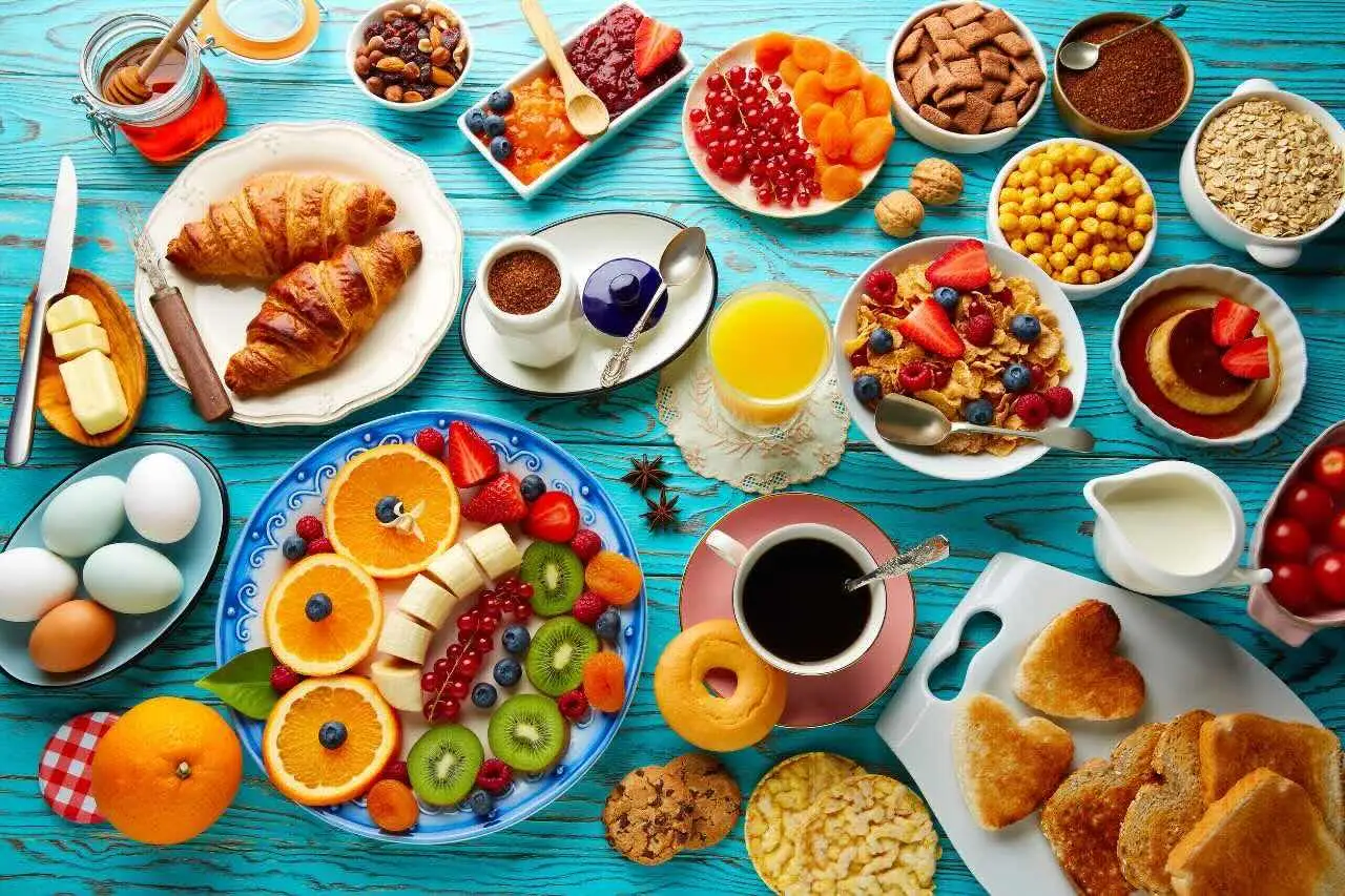 Cosa mangiare a colazione con un tumore? Ecco i consigli dell’oncologo