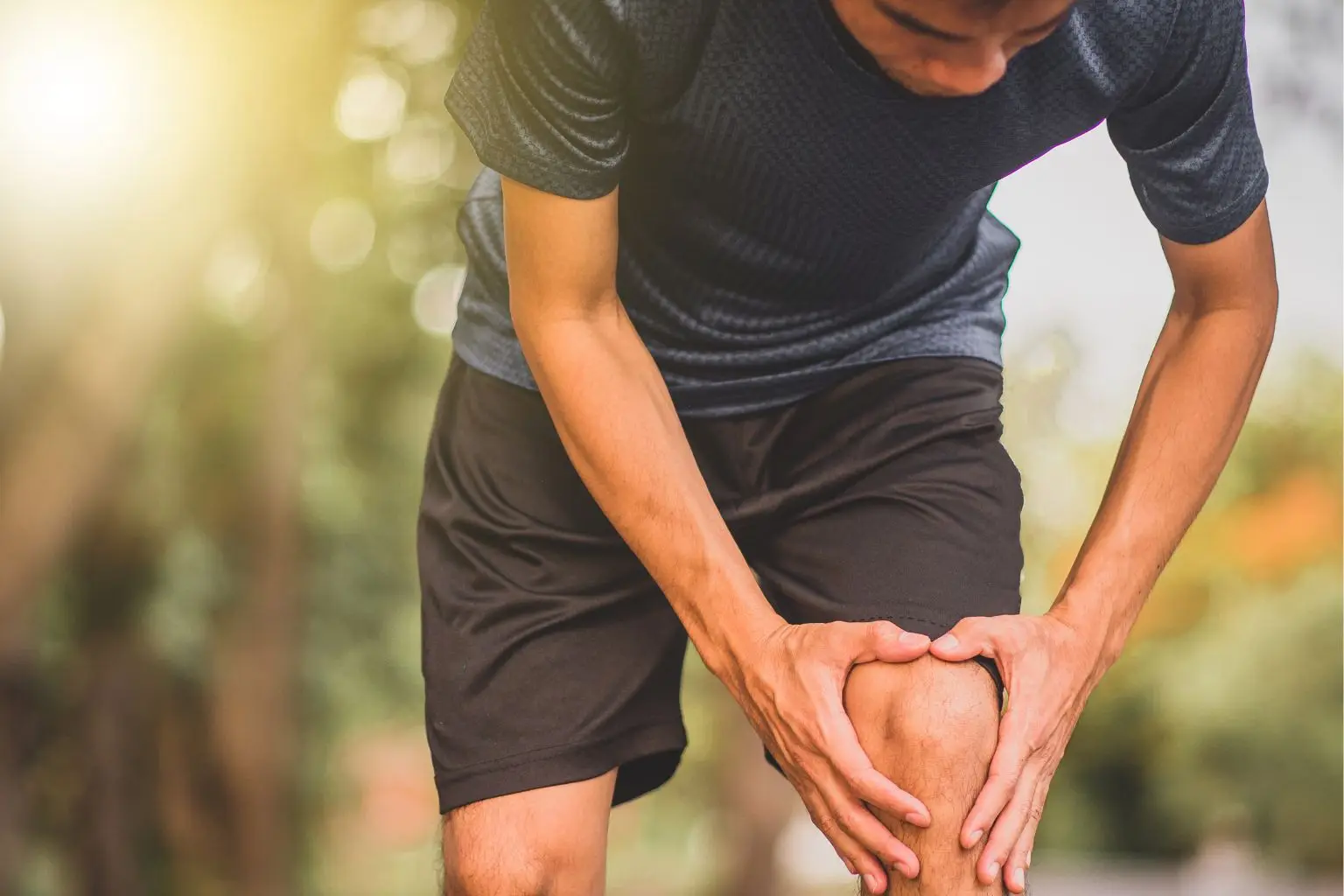 Dolore alle ginocchia? Ecco cosa devi mangiare e fare ogni giorno per rinforzarle